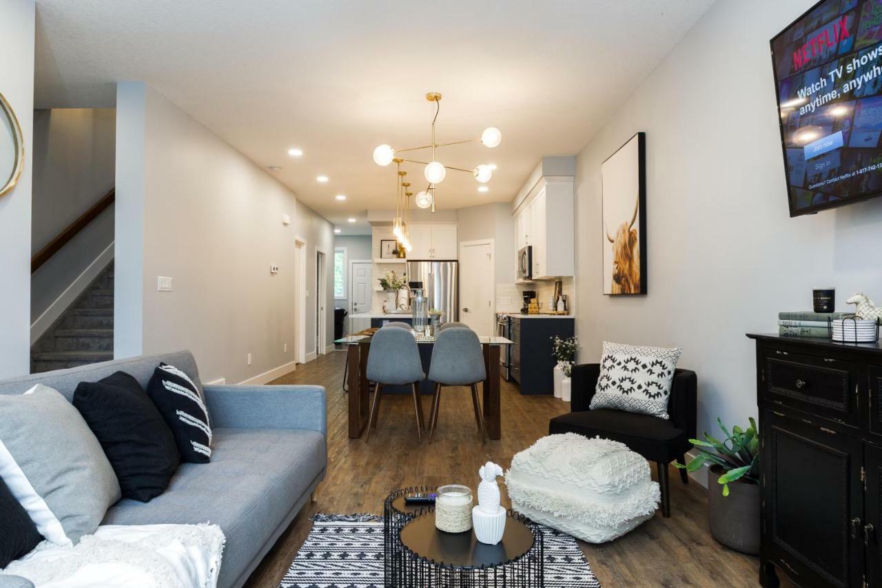 Contemporary Farmhouse Haven: Extended Stay with Modern Comforts Edmonton Exterior photo