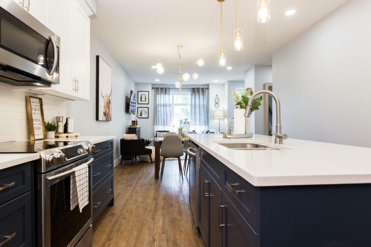Contemporary Farmhouse Haven: Extended Stay with Modern Comforts Edmonton Exterior photo