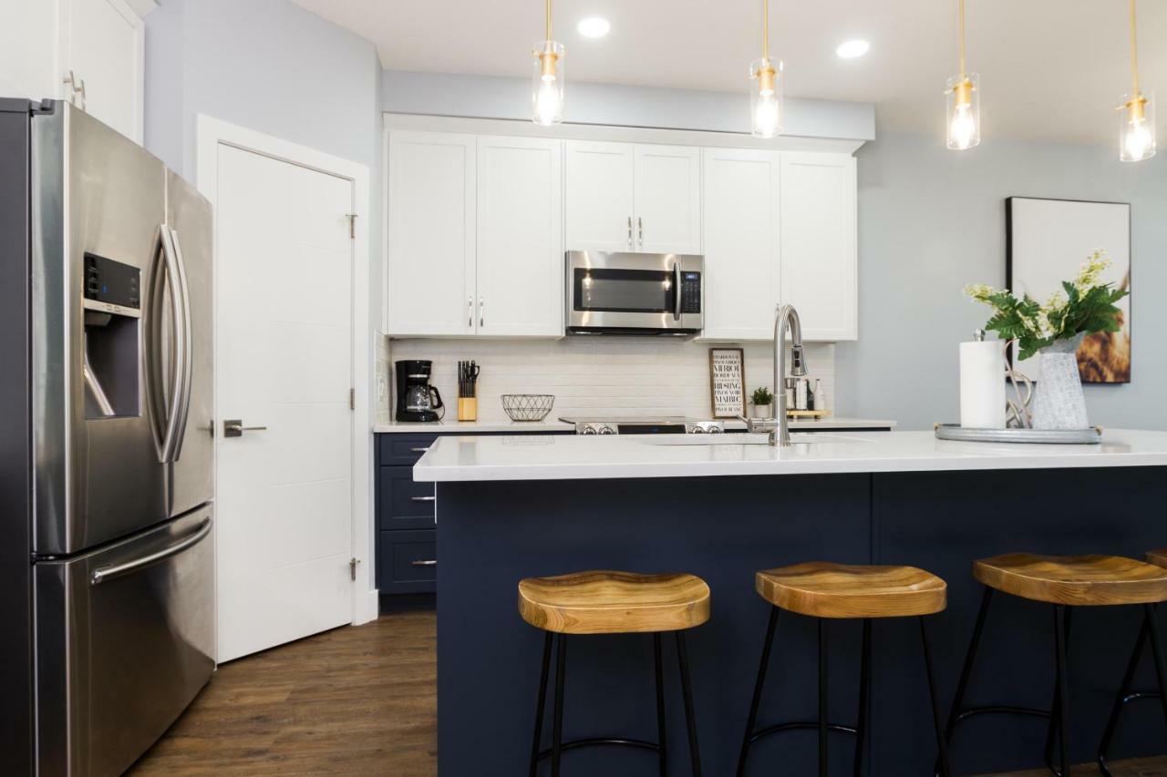 Contemporary Farmhouse Haven: Extended Stay with Modern Comforts Edmonton Exterior photo