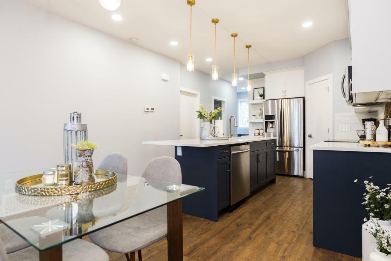 Contemporary Farmhouse Haven: Extended Stay with Modern Comforts Edmonton Exterior photo