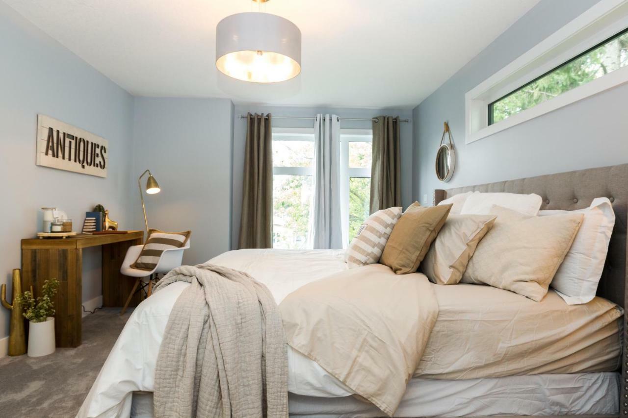 Contemporary Farmhouse Haven: Extended Stay with Modern Comforts Edmonton Exterior photo