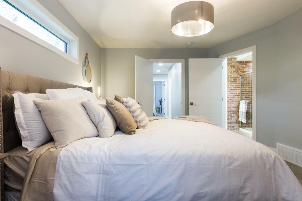 Contemporary Farmhouse Haven: Extended Stay with Modern Comforts Edmonton Exterior photo