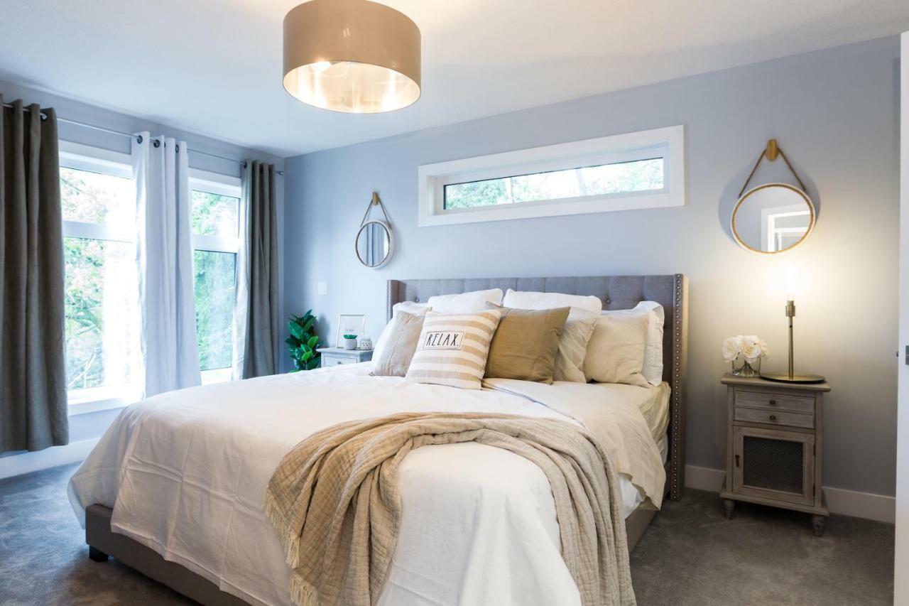 Contemporary Farmhouse Haven: Extended Stay with Modern Comforts Edmonton Exterior photo